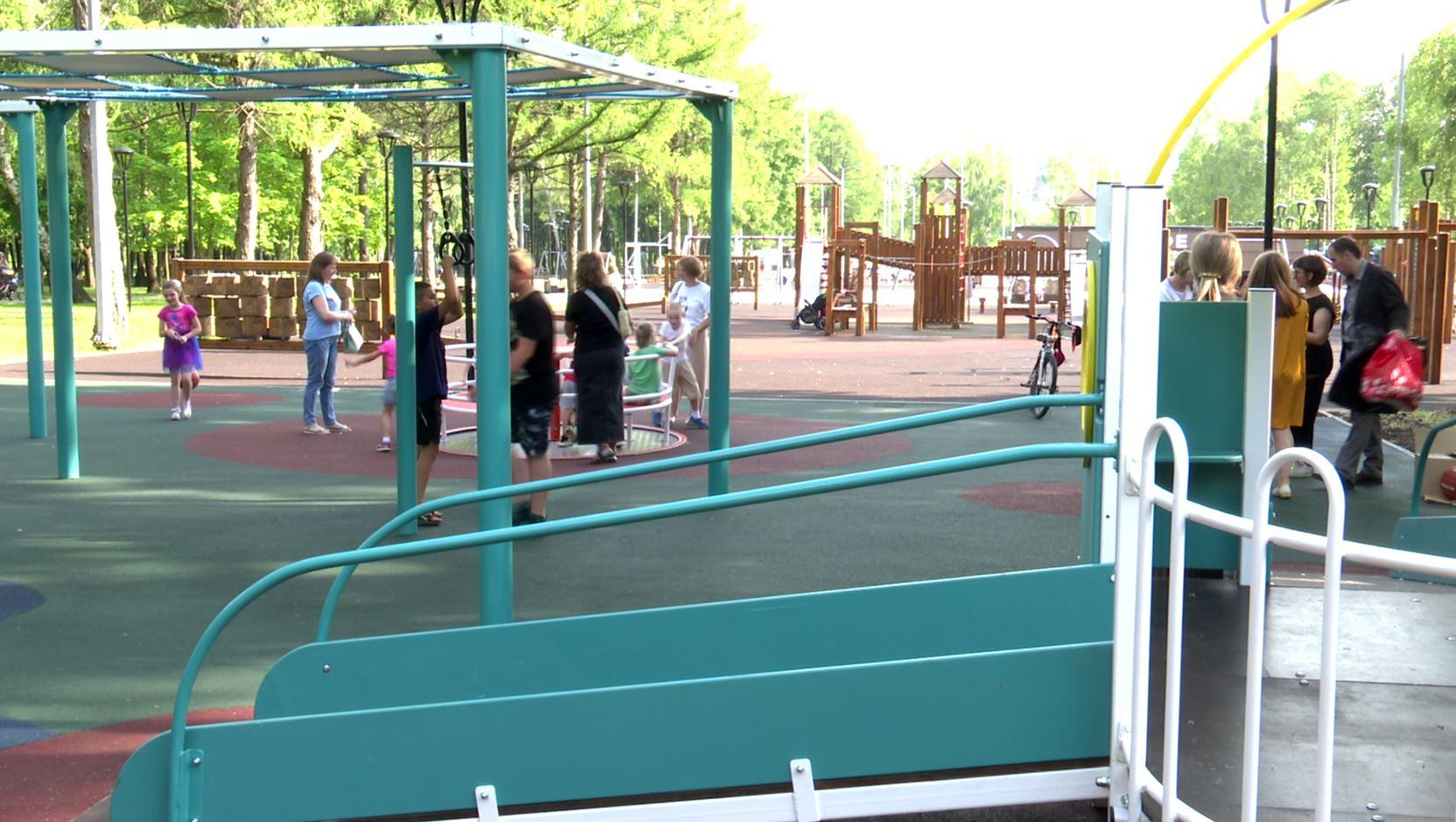 В Орле в Парке Победы открыта детская инклюзивная площадка
