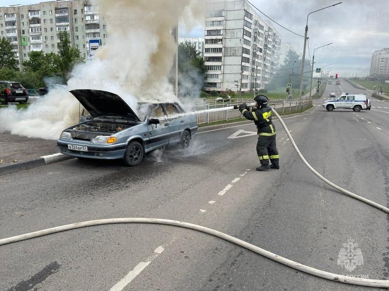 На орловской трассе автомобиль загорелся прямо во время движения