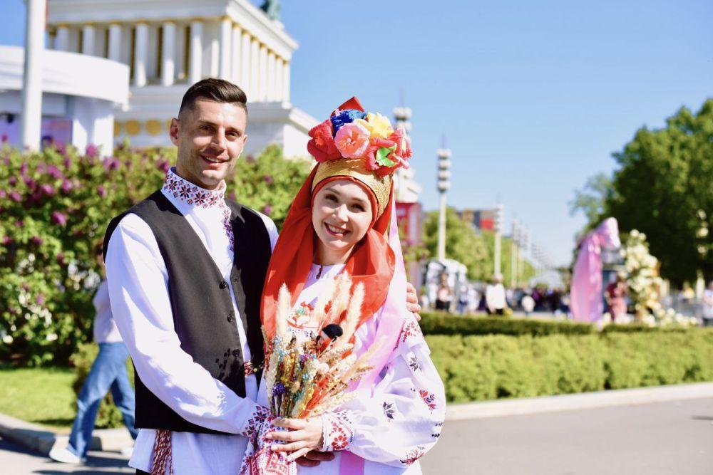 Еще одна пара из Орловской области скрепила отношения узами брака на выставке "Россия"