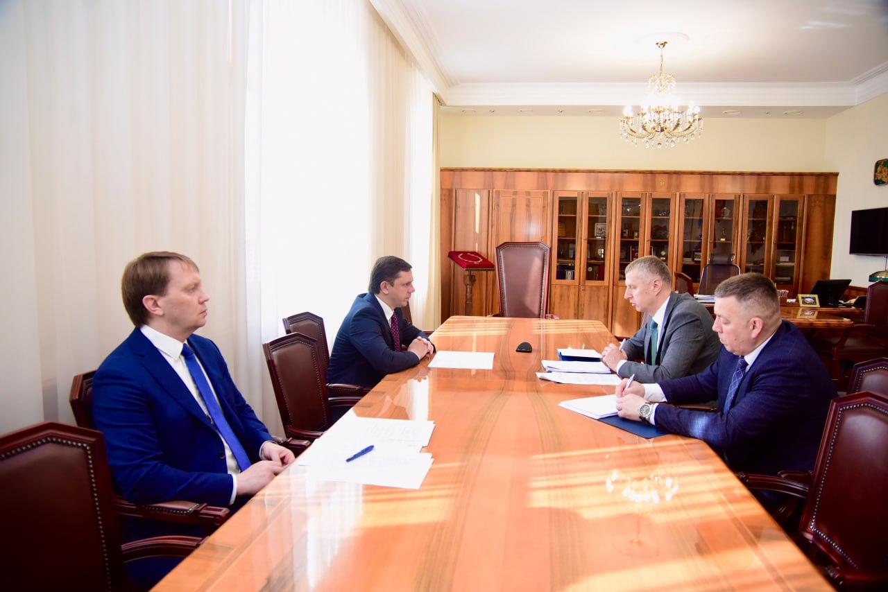 Губернатор Орловской области провел встречу с Чрезвычайным и Полномочным Послом Республики Беларусь в РФ 