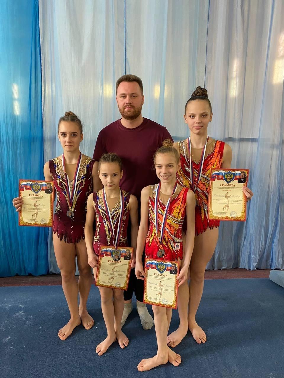 Орловские акробаты привезли восемь медалей со Всероссийских соревнований 