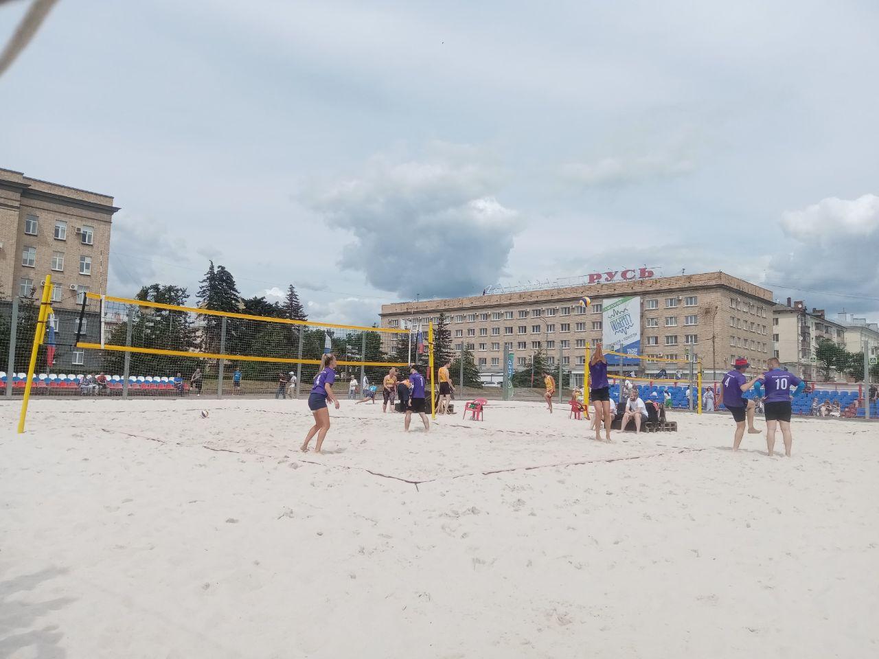 Пляжный волейбол на центральной площади Орла появился благодаря хоккею
