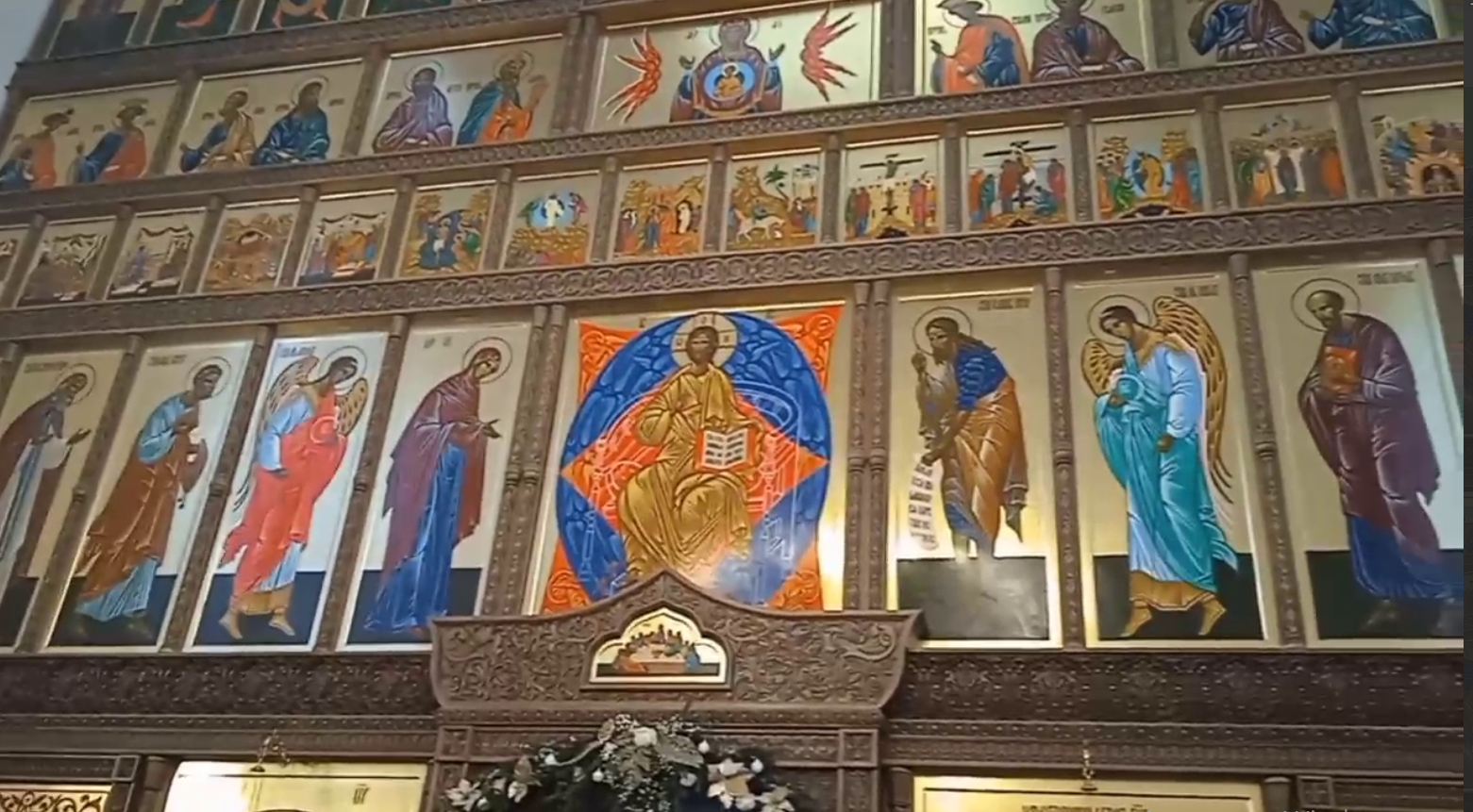 В новом Храме Иконы Спаса Нерукотворного в Верховском районе освятили иконостас
