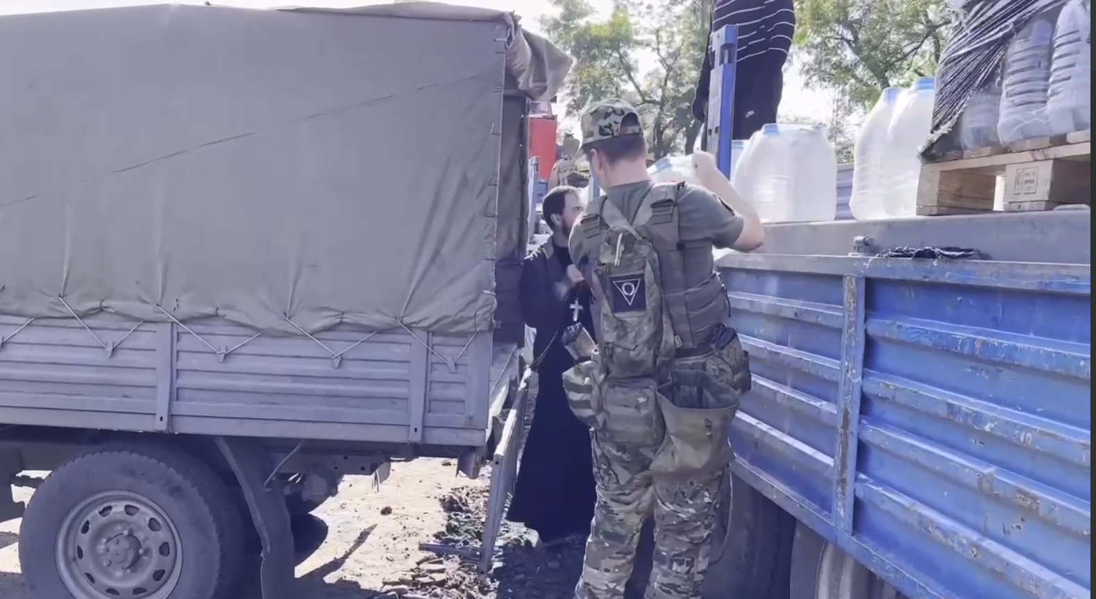 20 тонн питьевой воды доставили орловчане бойцам СВО