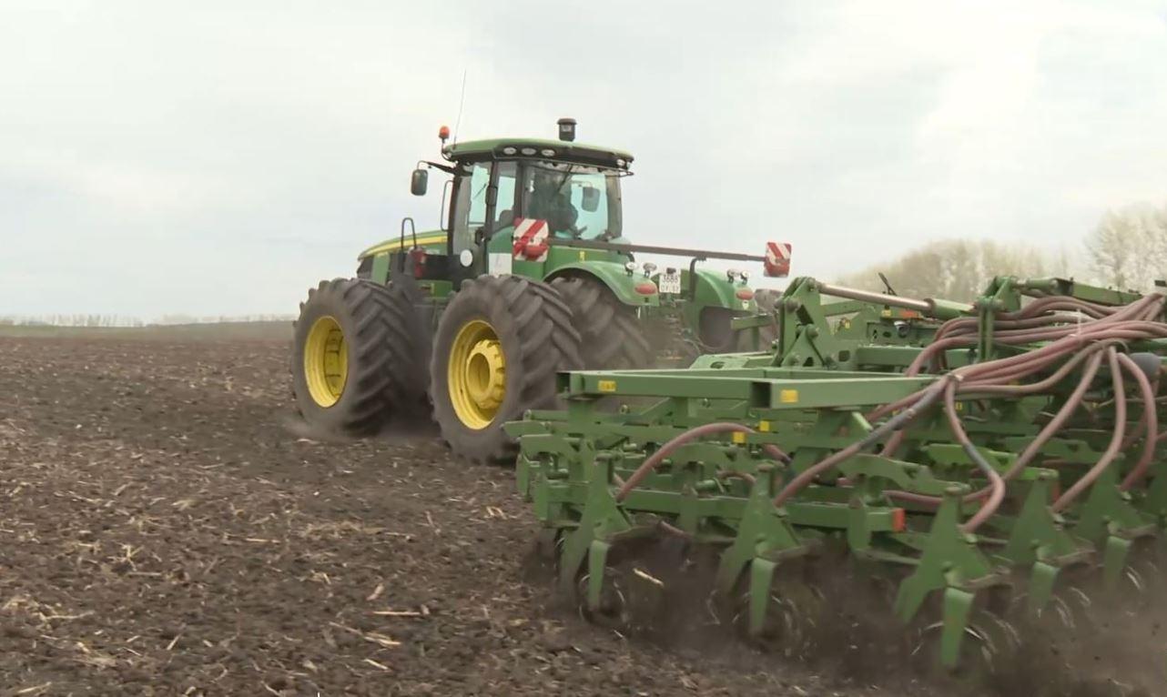 С начала 2024 года орловские аграрии приобрели 45 тракторов, 51 зерноуборочный и 1 кормоуборочный комбайн