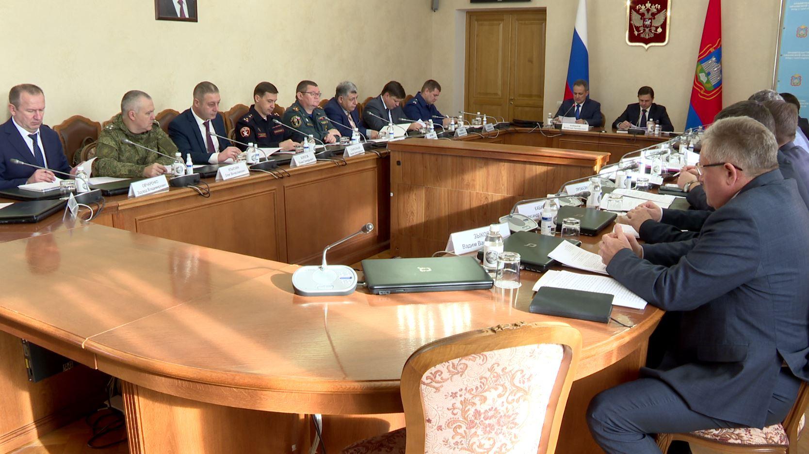 Безопасность при проведении ноябрьских праздников обсудили на заседании в Орловской области