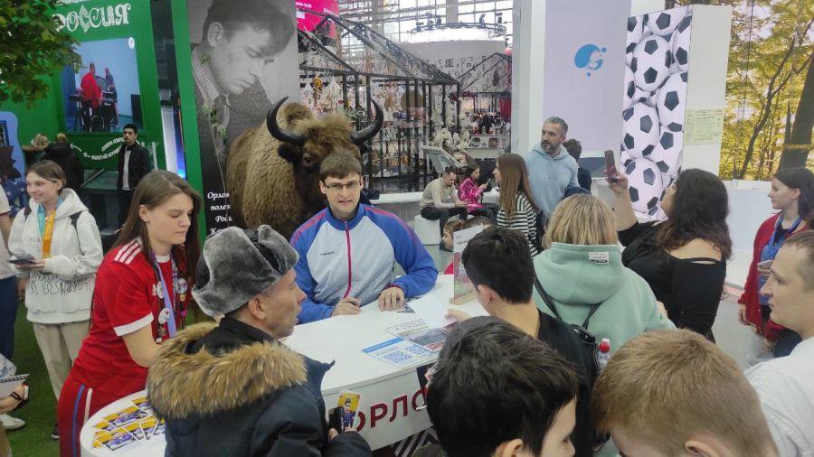 Орловский призер-паралимпиец провел мастер-классы на выставке «Россия»