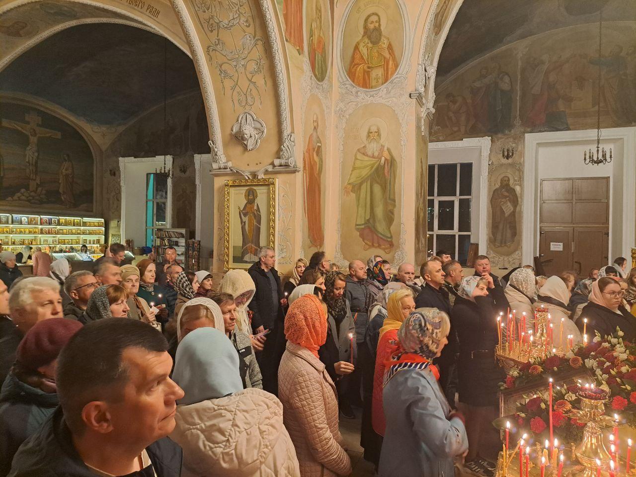 Тысячи жителей Орловской области пришли на ночные богослужения в храмы