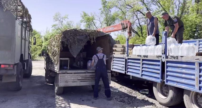 Очередной аквагруз в 20 тонн разгрузили орловчане на Авдеевском направлении