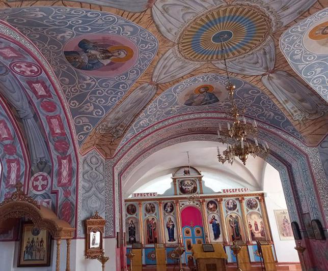 Орловская известная художница расписывает Спасо-Преображенский собор Болхова