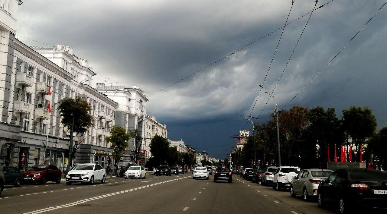 На Орловщину придут кратковременные дожди и грозы, возможен даже град