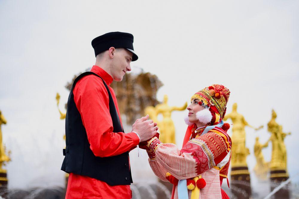 Пара из Орловской области связала себя узами брака на Всероссийском свадебном фестивале на ВДНХ