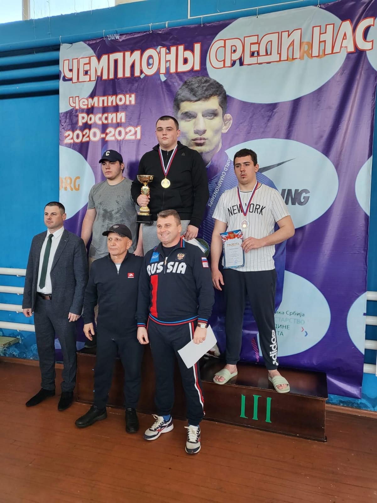 Орловские борцы завоевали три медали на первенстве ЦФО среди юниоров 