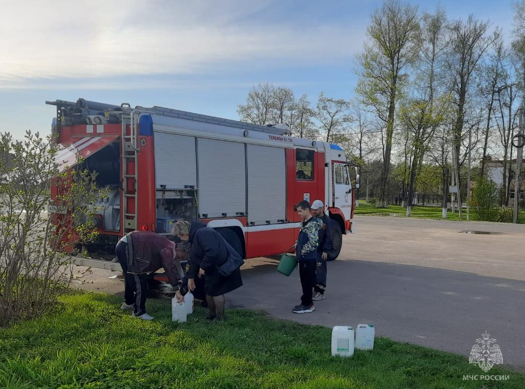 Орловские спасатели организовали подвоз воды жителям Спасского-Лутовиново