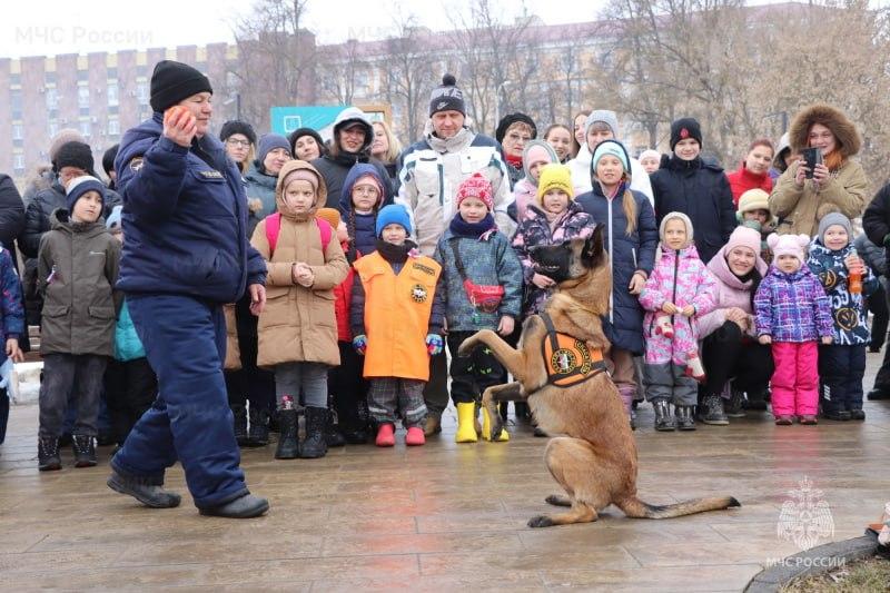 В орловском Детском парке прошла спортивно-массовая акция от МЧС &quot;Моя Родина – Россия&quot;