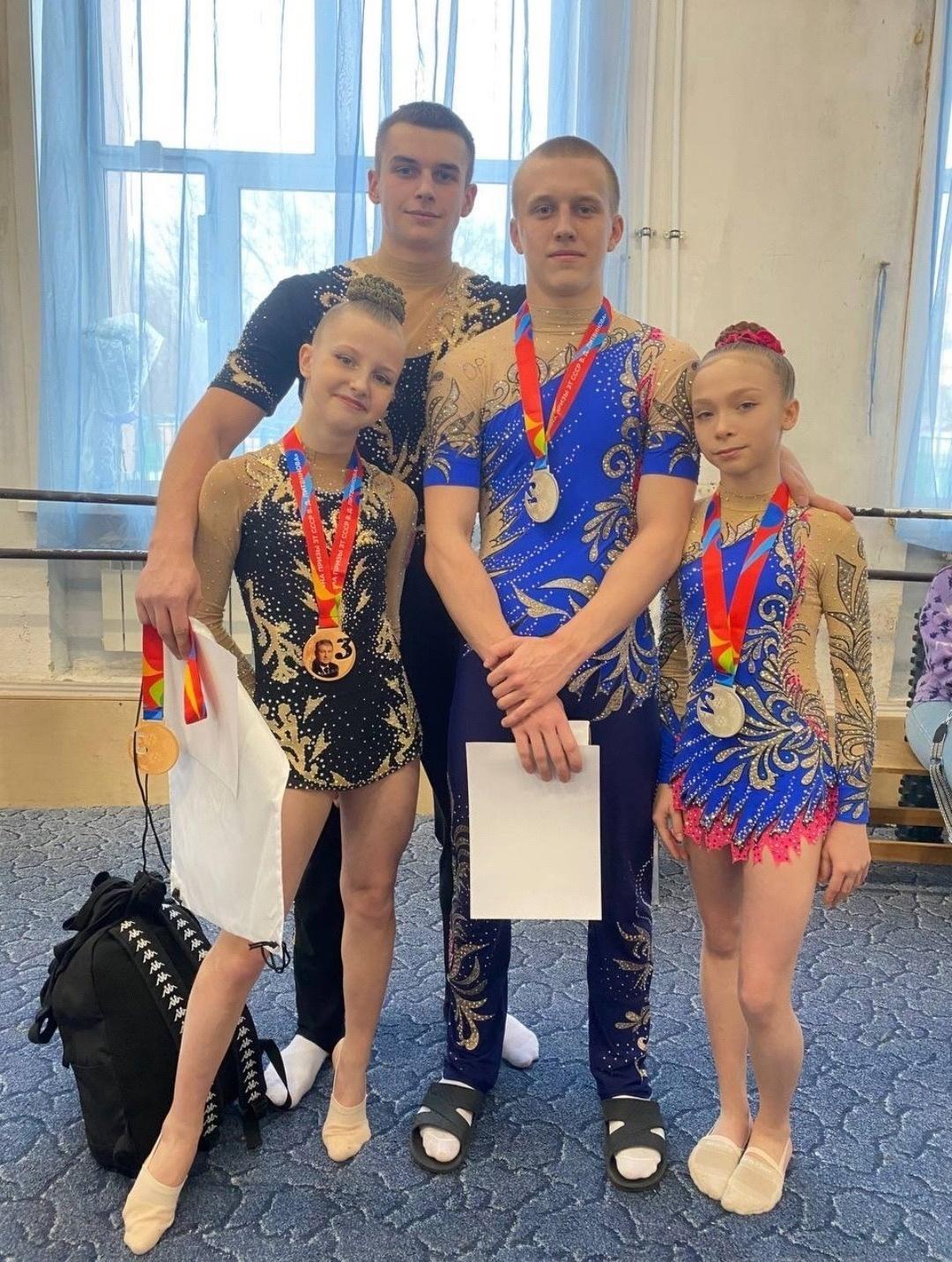 Орловские акробаты стали призерами всероссийских соревнований