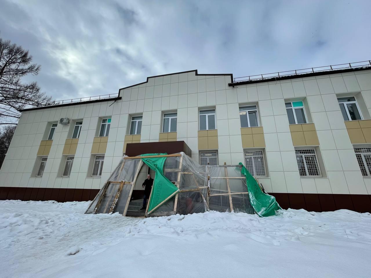Губернатор Орловской области проинспектировал как идет ремонт поликлиники Должанской ЦРБ