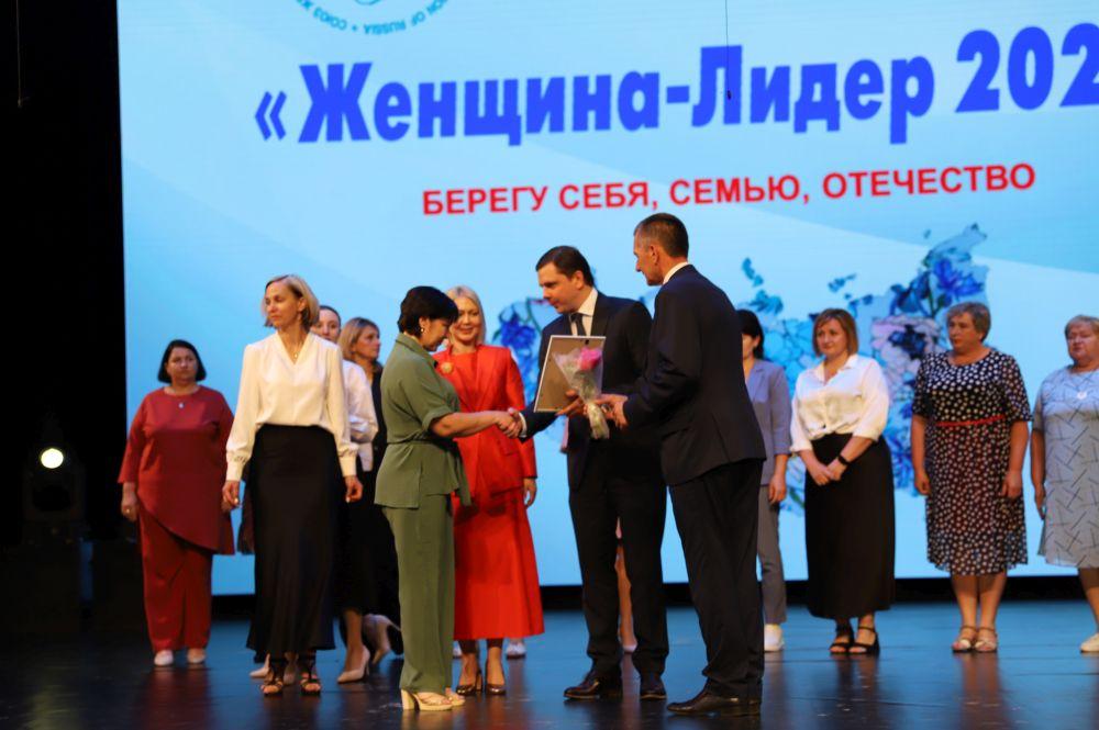 На Орловщине наградили женщин-лидеров