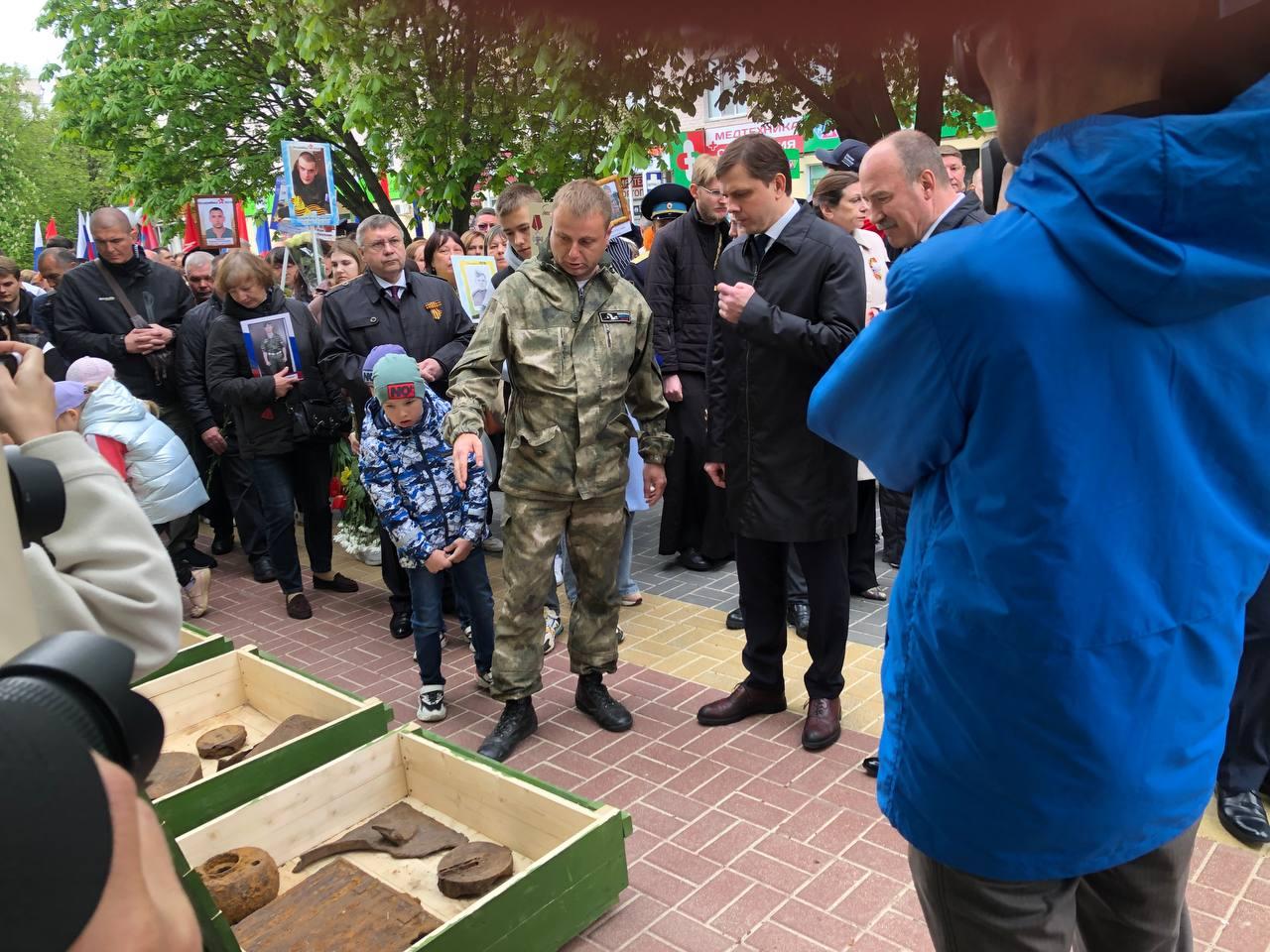 Губернатор Орловской области Андрей Клычков пообщался с жителями Орла в праздничной обстановке