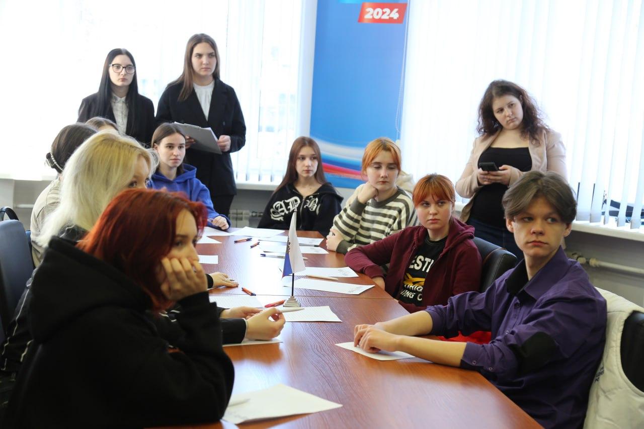 О «детях суровой войны» рассказали студентам в штабе общественной поддержки Орловской области