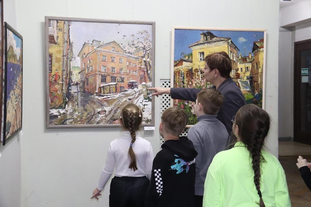 Жители Орловской области посещают выставки «Всей семьей»