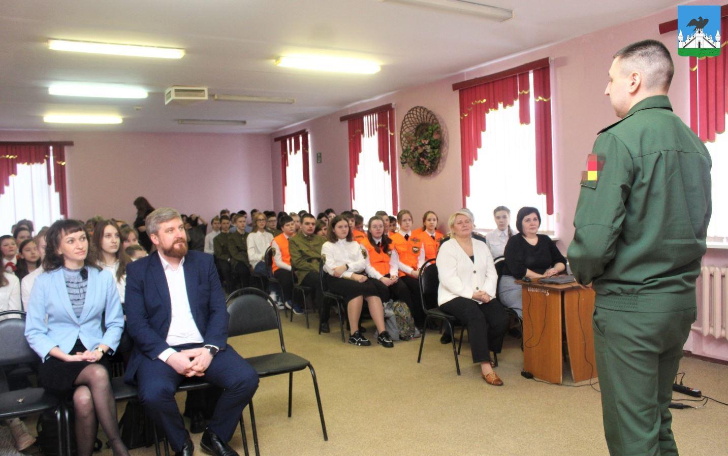 Бойцы СВО поговорили с орловскими школьниками «О важном»