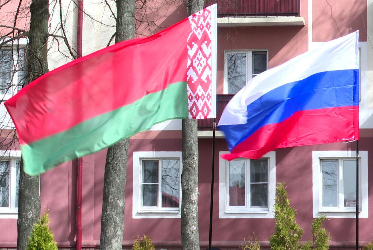 Губернатор Орловской области подписал несколько соглашений на форуме регионов Беларуси и России