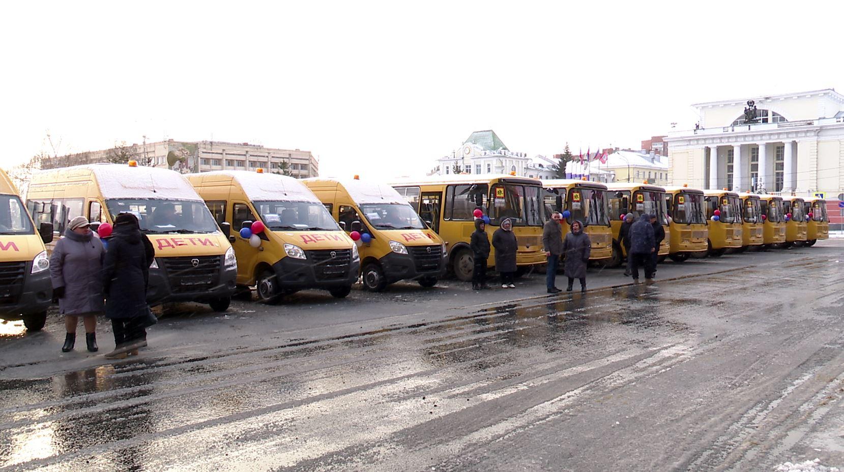 Орловская область получила 34 новых школьных автобуса