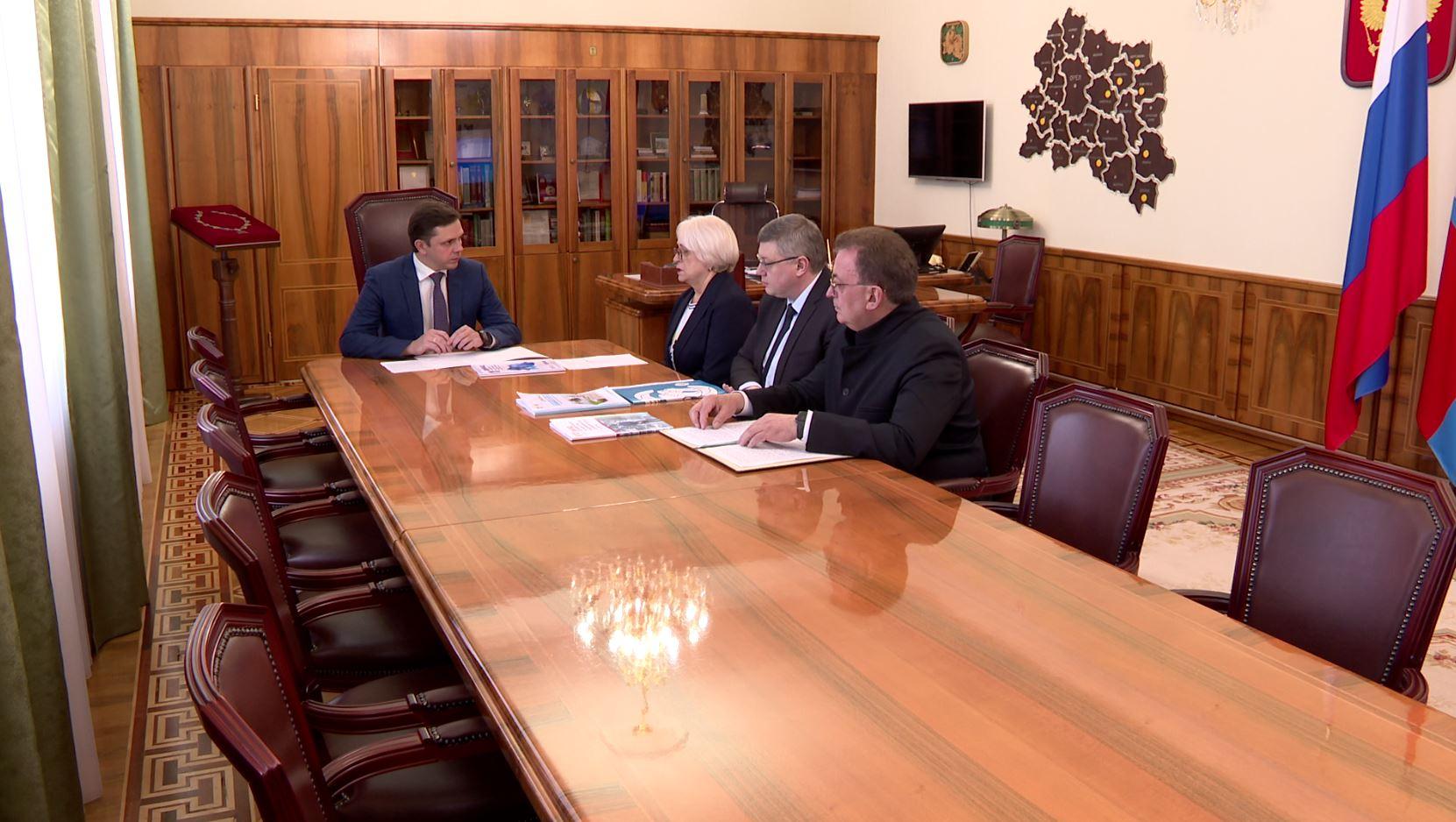 Губернатор Орловской области Андрей Клычков провел встречу с омбудсменами