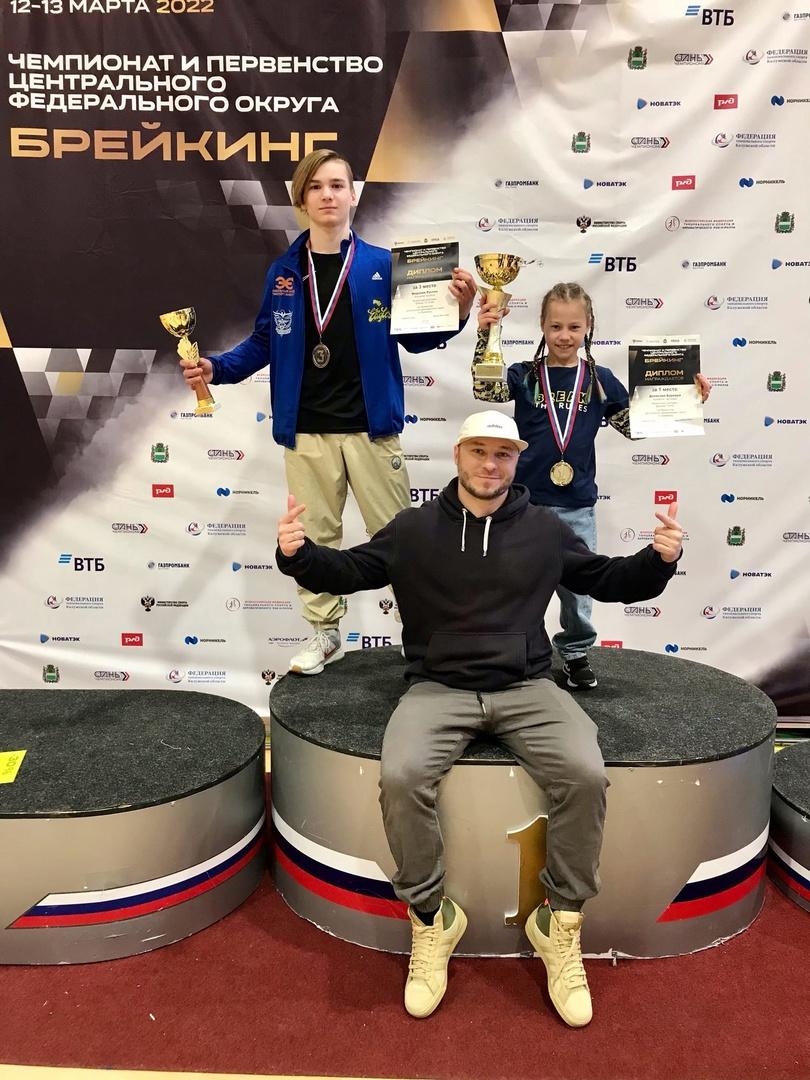Юные орловчане привезли домой две медали с чемпионата и первенства ЦФО по брейкингу 