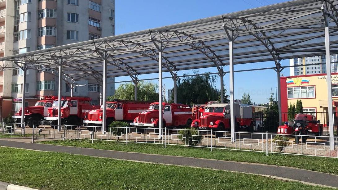 Орловчанам подарили выставку пожарных машин минувших десятилетий