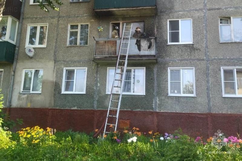 В Ливнах из-за пожара на балконе пятиэтажки пришлось эвакуировать четырех человек