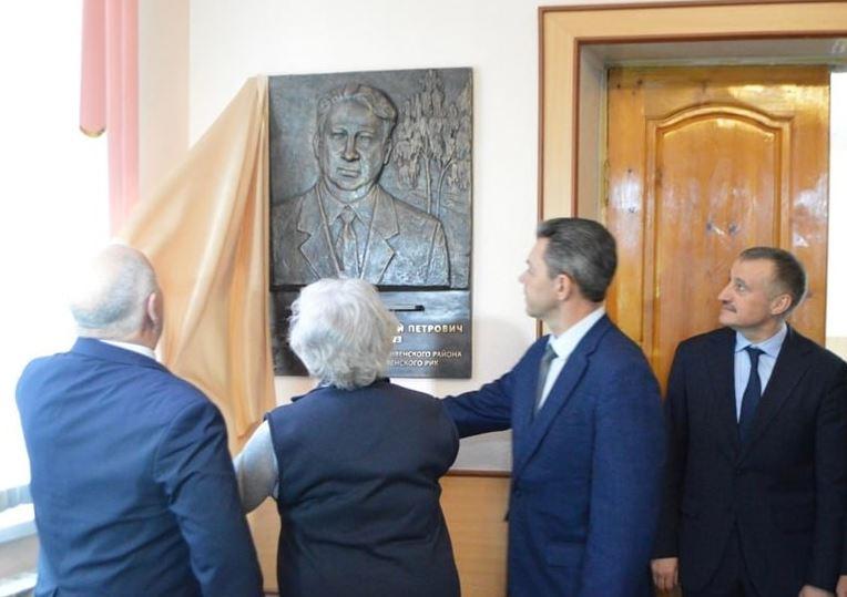 В Ливенском районе открыли мемориальную доску Николаю Савенкову