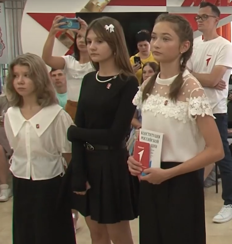 20 орловских подростков получили главный взрослый документ в стенах военно-исторического музея