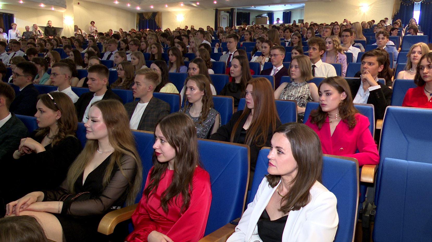 В Орловской области 797 выпускников школ претендуют на золотые и серебряные медали