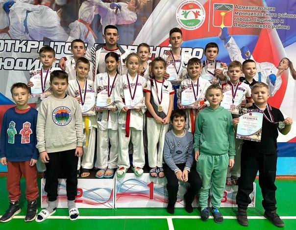 Юные орловские каратисты привезли с соревнований 12 медалей