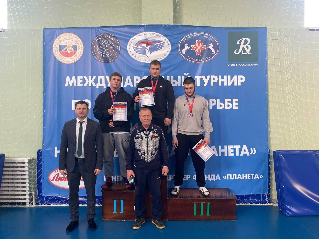 Орловчане победили на соревнованиях по спортивной борьбе