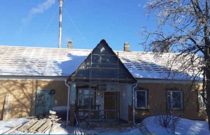 В деревне Жилино Орловской области в фельдшерско-акушерском пункте заменили кровлю