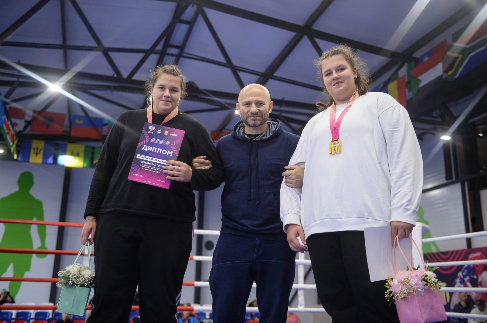 Родные сестры-орловчанки бились за золото на Всероссийских соревнованиях по боксу