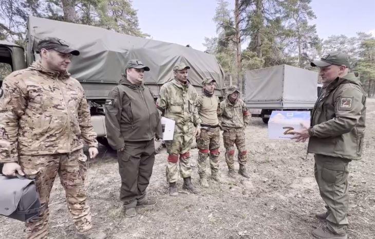 Жители Орловского округа доставили гуманитарный груз минометчикам танкового полка