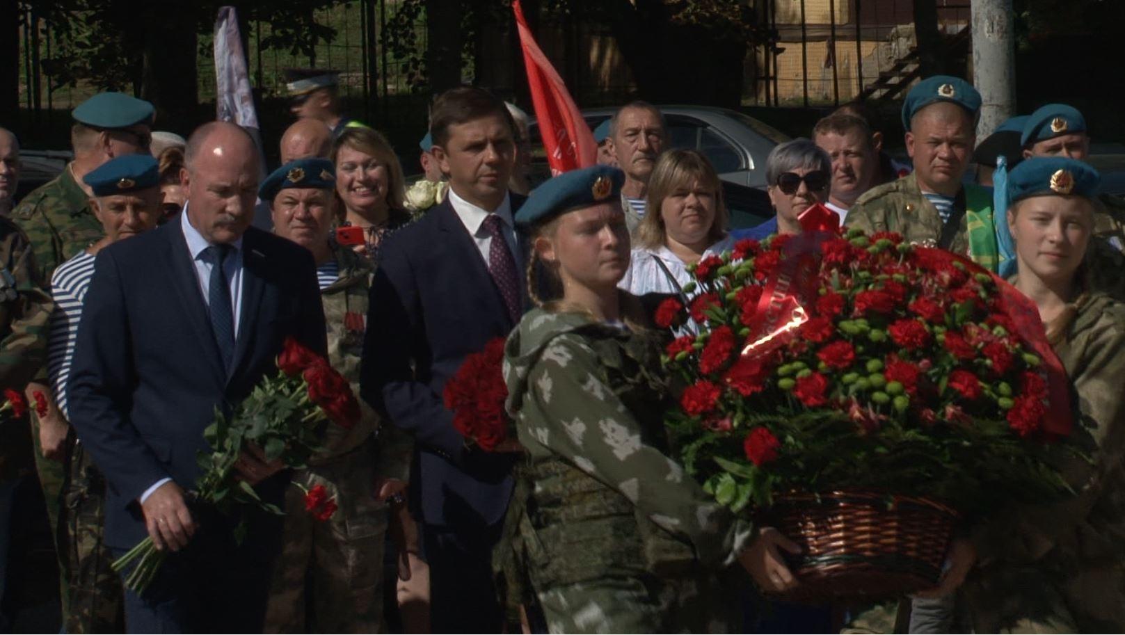 Губернатор Орловской области Андрей Клычков поздравил орловчан с Днем Воздушно-десантных войск