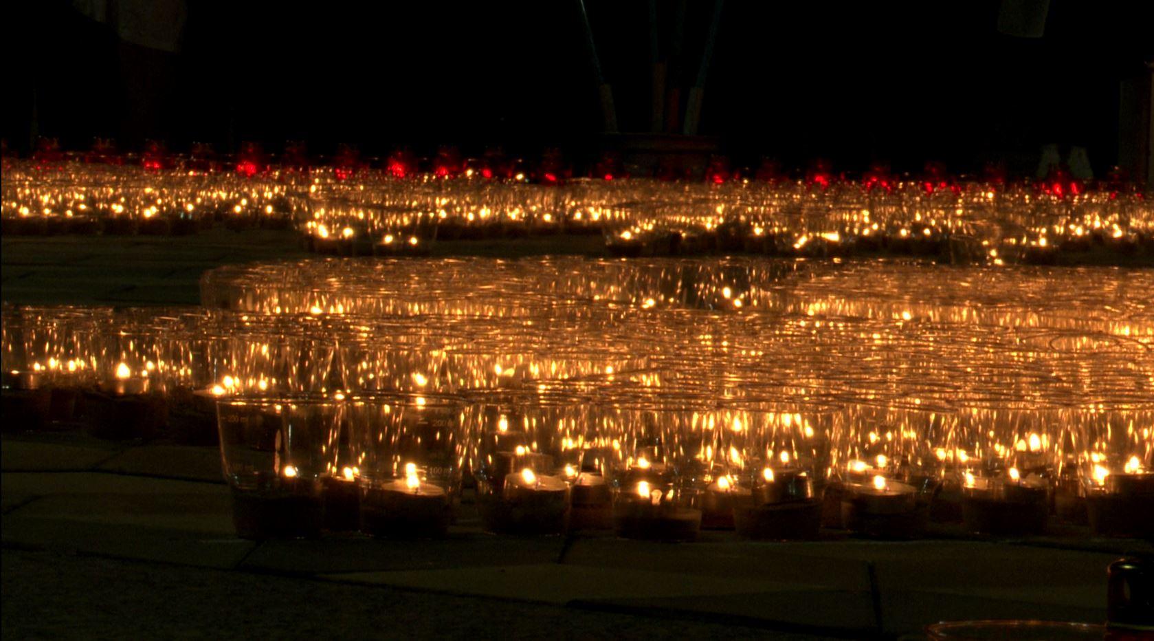 Luminary 1000 свечей. 1000 Свечей. Свет в тысячу свечей. Тысячи свечей.