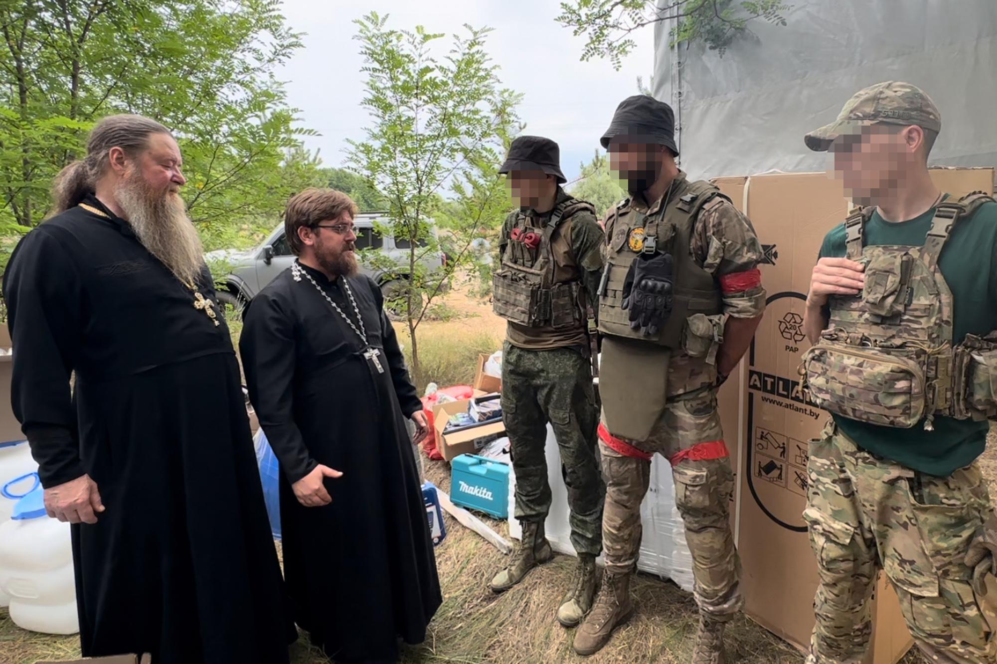 Орловские священники отвезли груз бойцам СВО на передовую