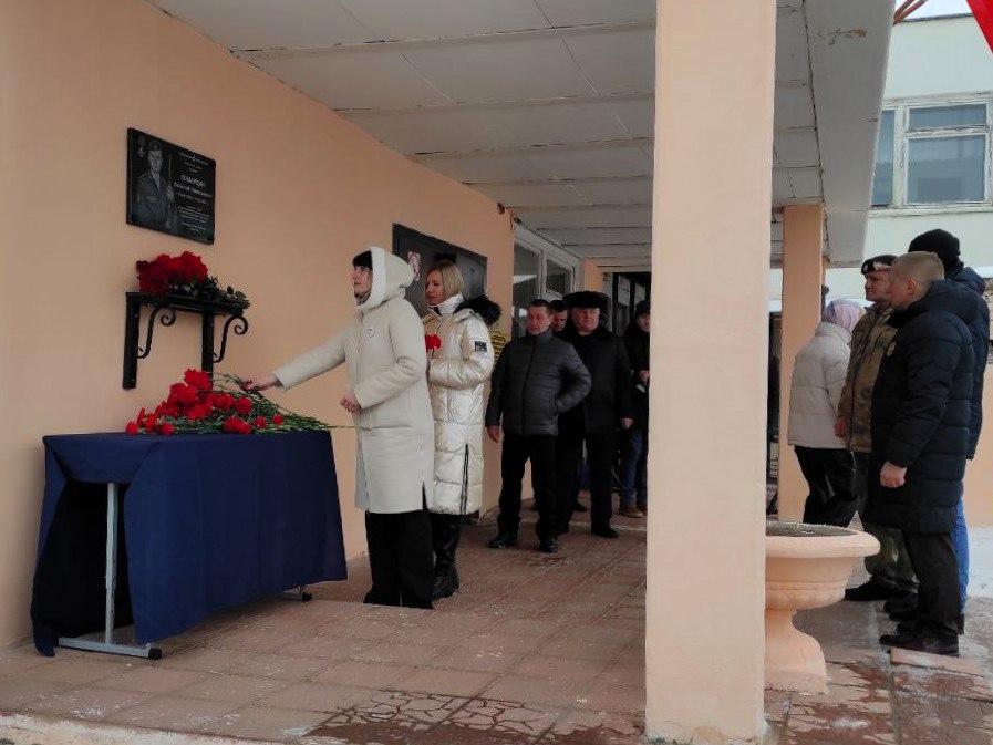 В деревне Образцово в Орловской области открыли мемориальную доску погибшему бойцу