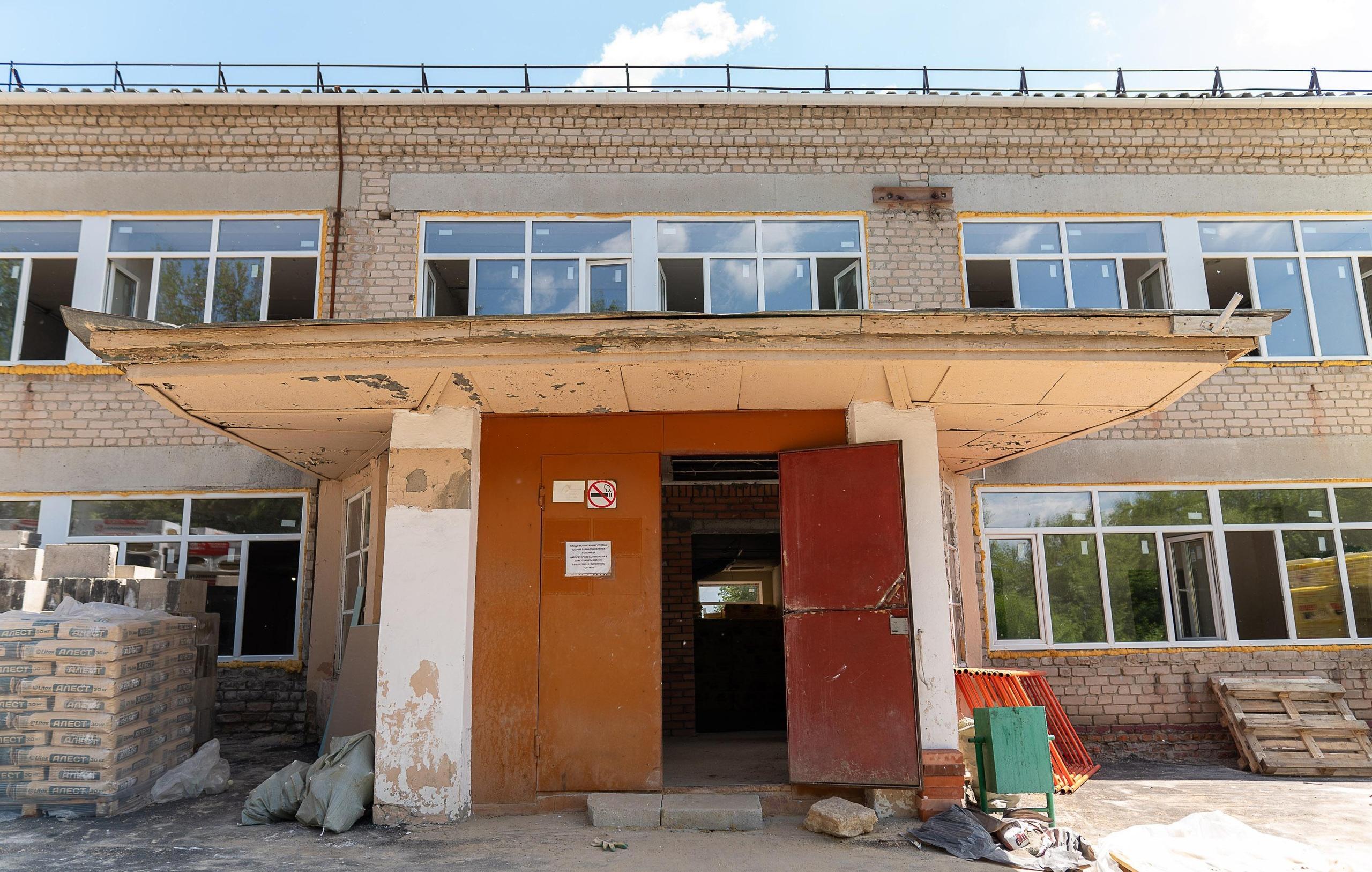К декабрю завершат капремонт поликлиники Колпнянской ЦРБ в Орловской области