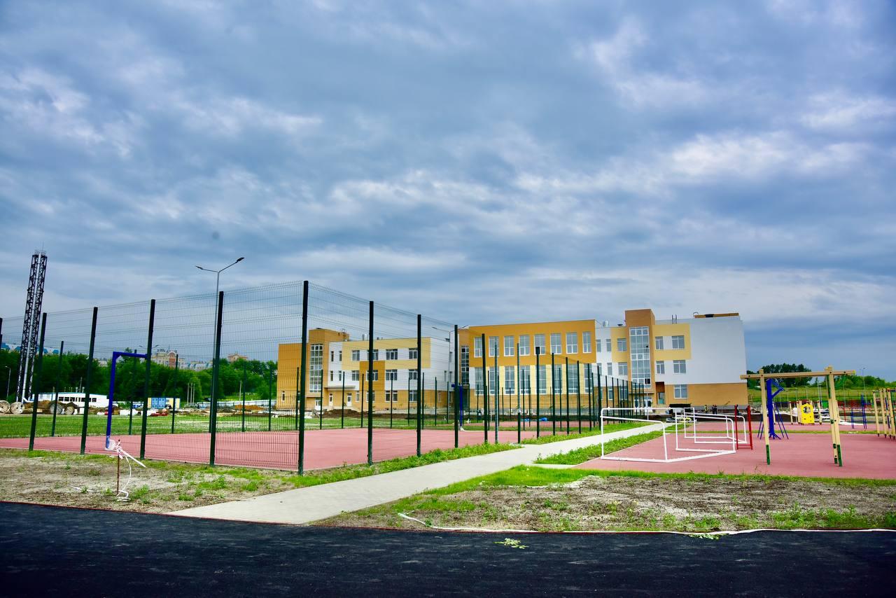 Строительство самой большой школы Орла проинспектировал губернатор Андрей Клычков