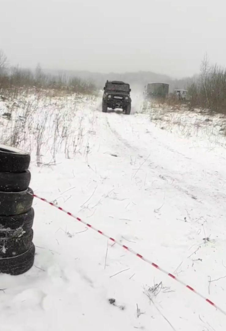 80 автогонщиков из пяти областей преодолевают "Урицкий Рубеж" в поддержку бойцов СВО