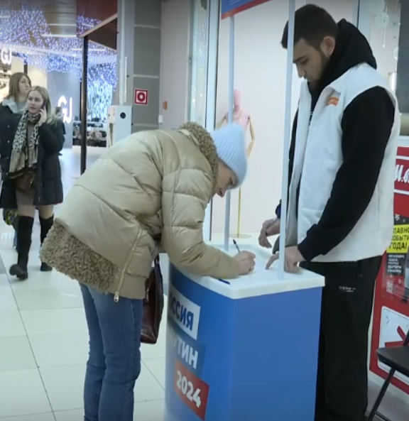Орловчане ставят подписи в поддержку Владимира Путина на выборы Президента РФ