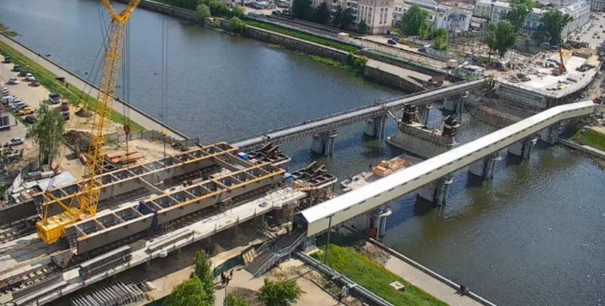 На Красном мосту в Орле завершают замену основания на подъездных путях на левом берегу
