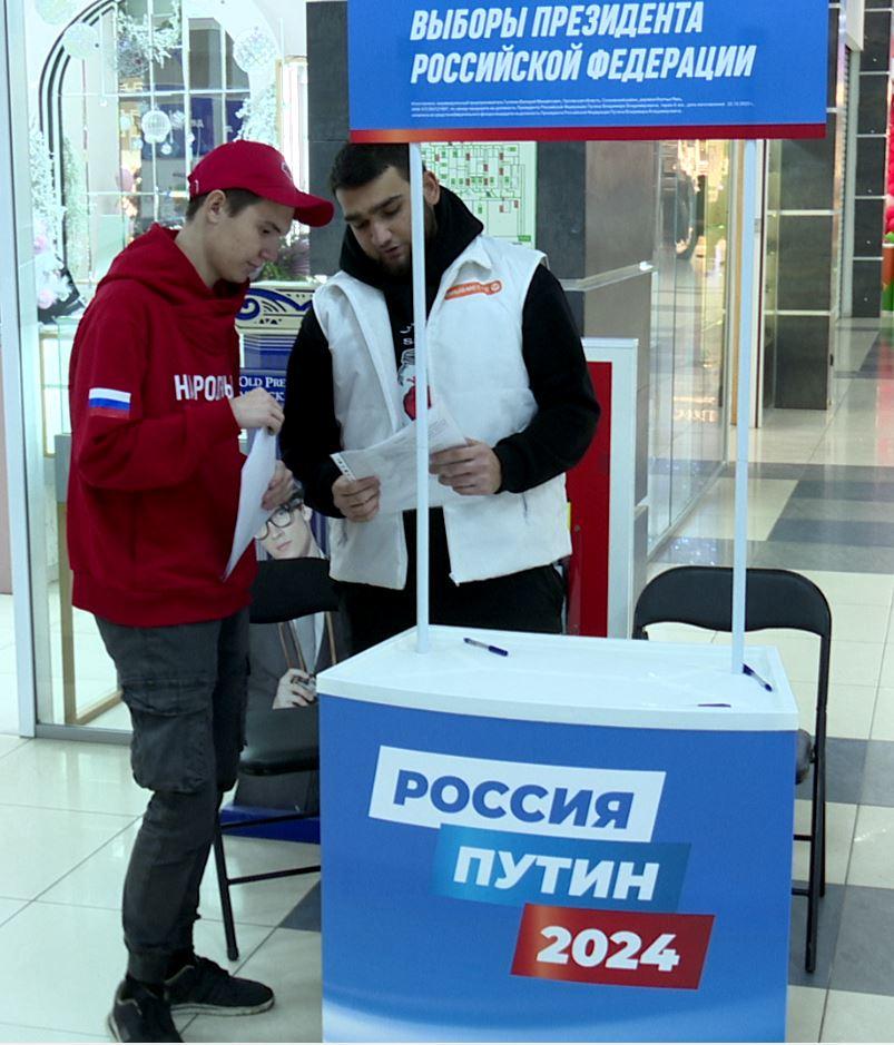 В Орловской области работают пункты по сбору подписей в поддержку Владимира Путина на выборах Президента 
